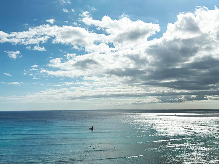 ホノルルアロヒラニ・リゾート・ワイキキ・ビーチ部屋からのビュー