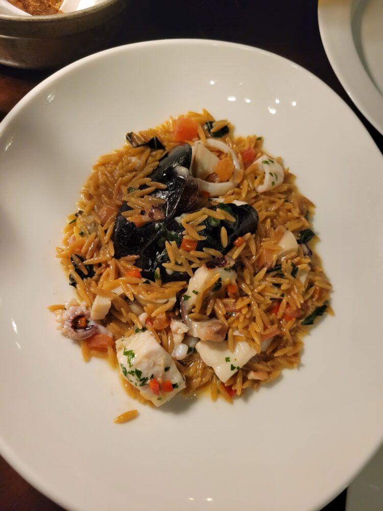 魚介の出汁が効いたリゾーニパスタ