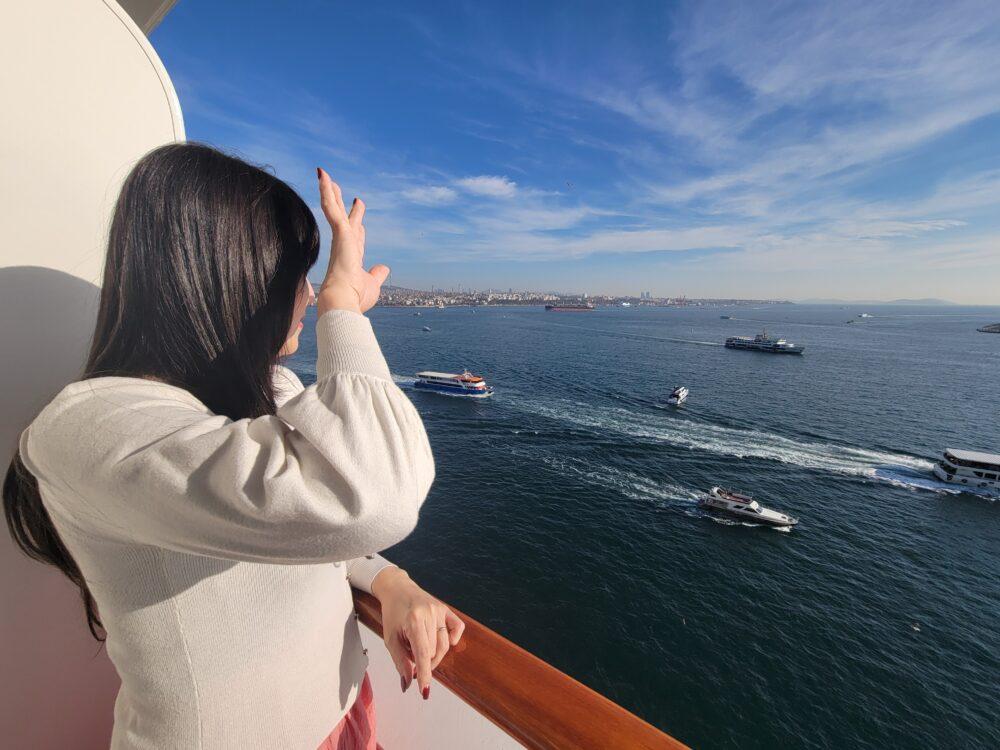 客室のバルコニーから望むボスポラス海峡