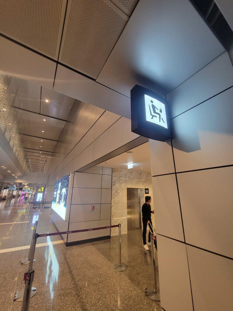 ドーハ空港ゴールドラウンジサウスの小さな目印