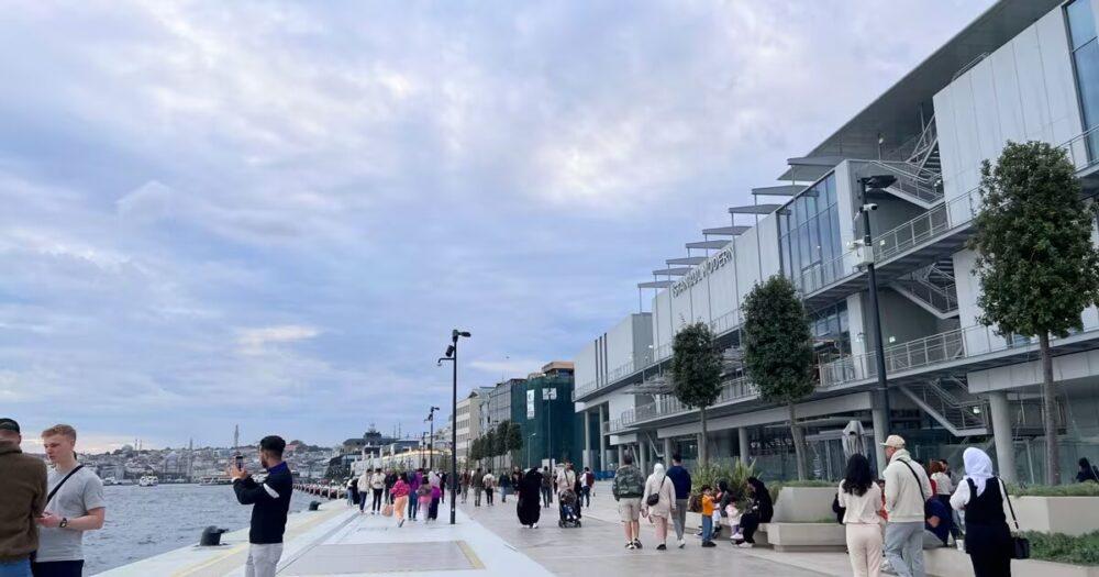 ガラタポートの海岸沿い