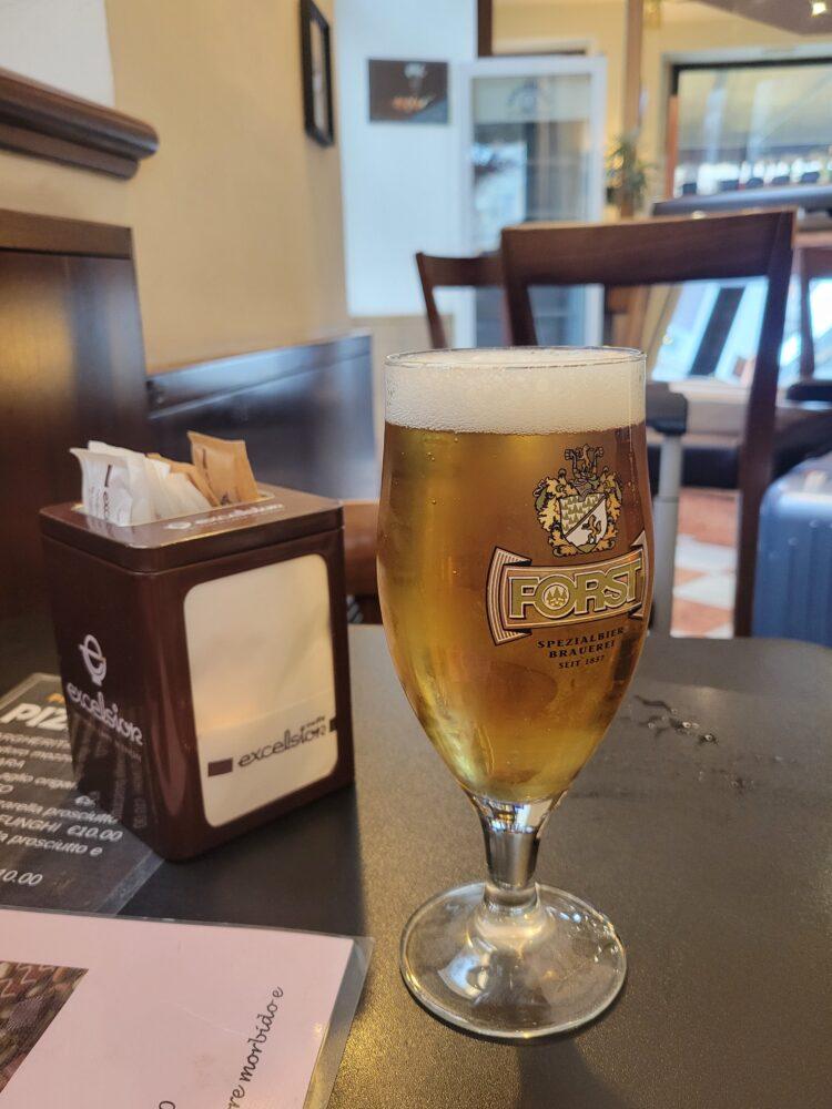 トリエステ駅前のカフェで飲んだビール