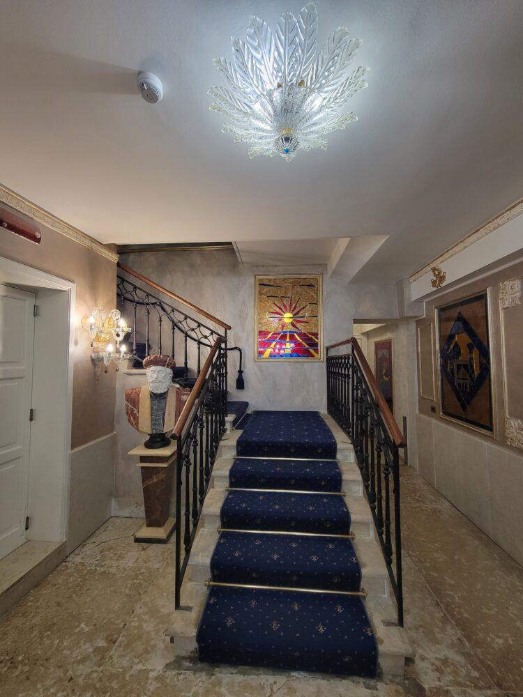 EGO' Boutique Hotel The Silk Roadロビーからの階段