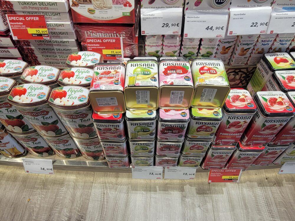 イスタンブール空港の免税店で売られているアップルティー