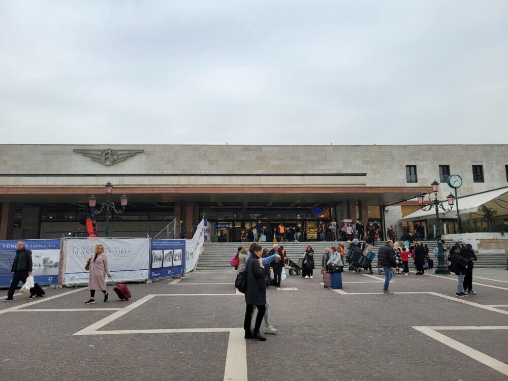 ヴェニスのサンタルチア駅外観