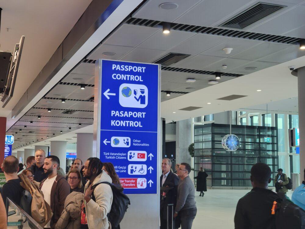 イスタンブール空港のパスポートコントロール