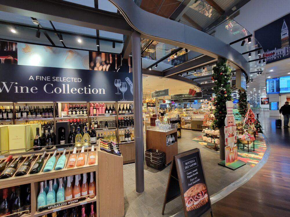 お洒落なマルコ・ポーロ国際空港の免税店